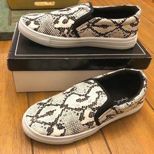 Faux Leather Snakeskin white & black slip on shoes